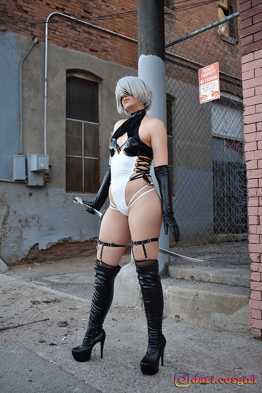 2B Battle Suit Gaze Print