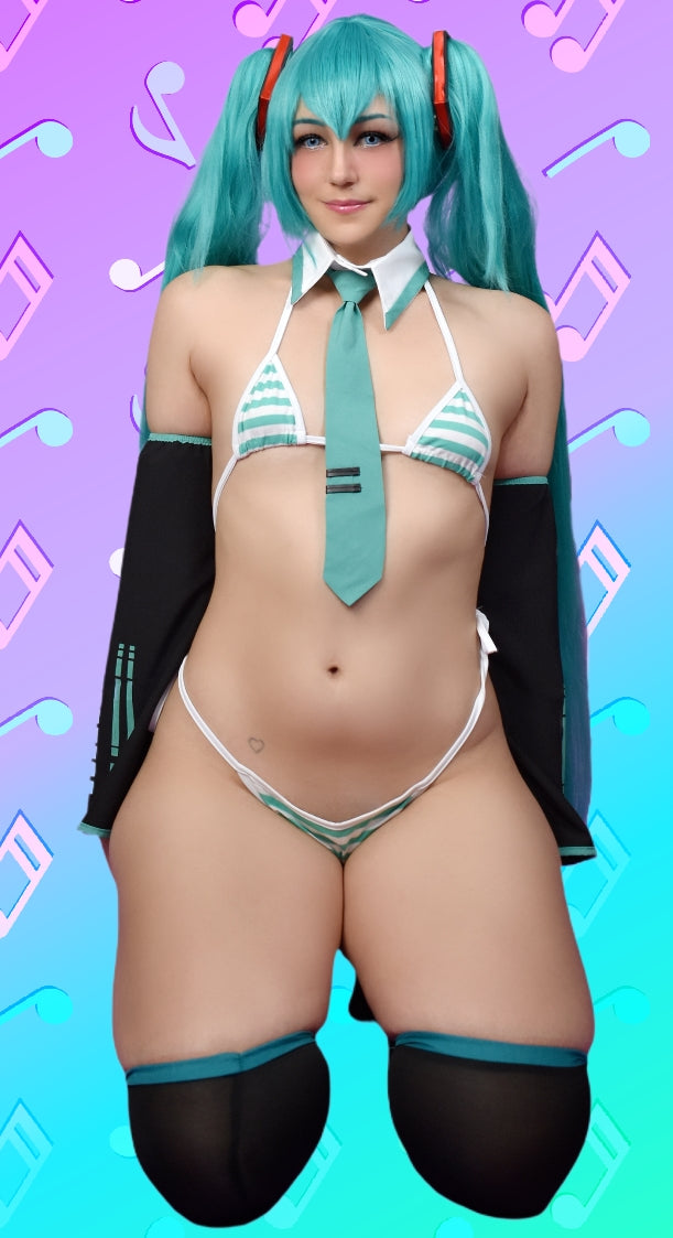 Miku Bikini Presenting