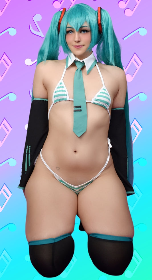 Miku Bikini Presenting